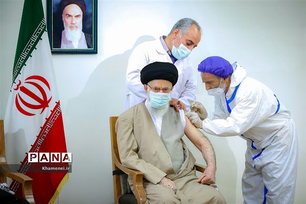 رهبر معظم انقلاب اسلامی دُز اول واکسن کوو ایران برکت را دریافت کردند