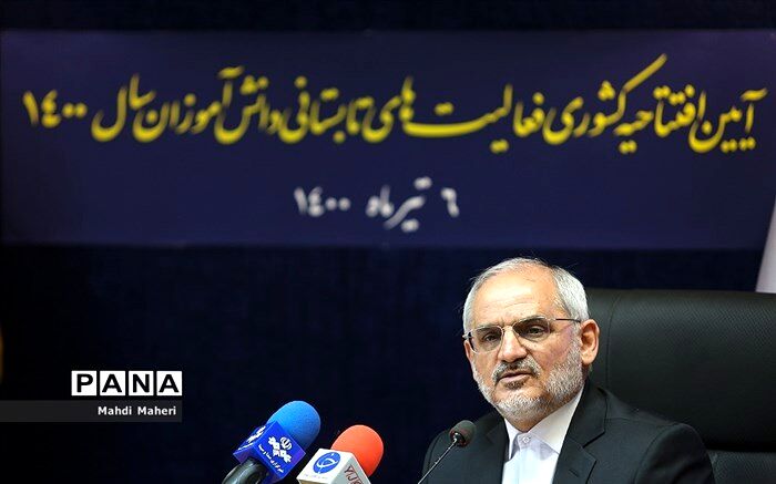 حاجی میرزایی: دانش‌آموزان را از مهرماه به مدرسه می‌آوریم