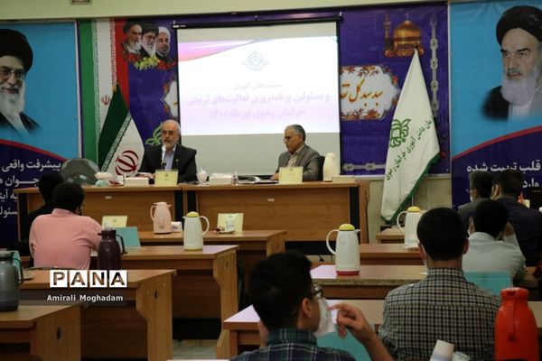 نشست نمایندگان پسر تشکل‌های سازمان دانش‌آموزی با معاون پرورشی و فرهنگی آموزش و پرورش خراسان رضوی