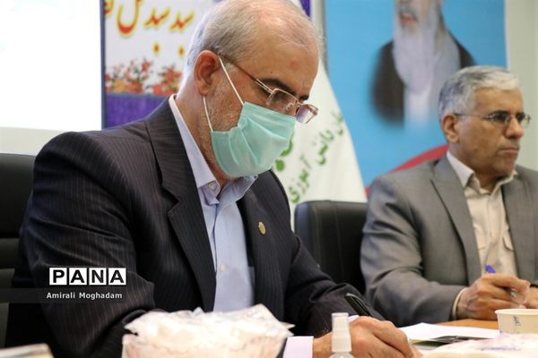 نشست نمایندگان پسر تشکل‌های سازمان دانش‌آموزی با معاون پرورشی و فرهنگی آموزش و پرورش خراسان رضوی