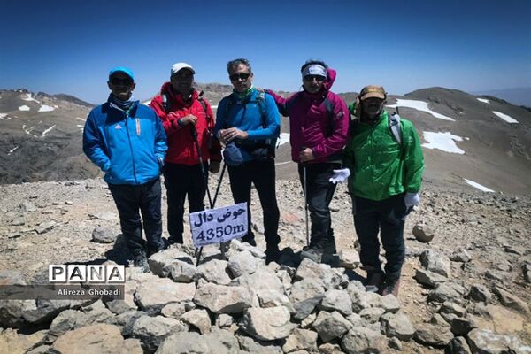صعود گروه کوهنوردى فرهنگیان اداره کل آموزش و پرورش فارس به قلل حوض دال و سیچانى