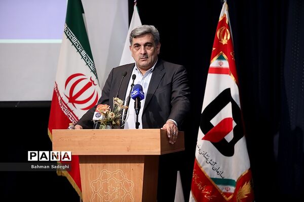 مراسم تقدیر از آتش نشانان حریق پالایشگاه تهران