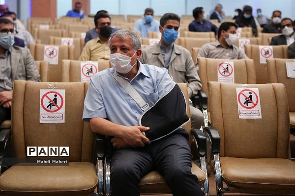 آیین واگذاری ماشین آلات و تجهیزات به مناطق زلزله زده سی سخت و سیل زدگان سیستان و بلوچستان