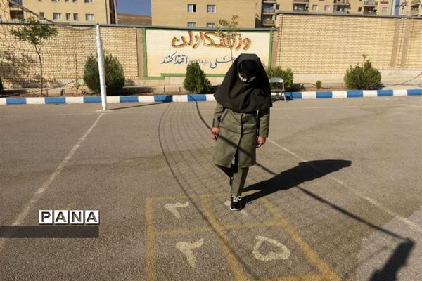 حضور پرشور دانش‌آموزان در مدرسه مرضیه شهرکرد