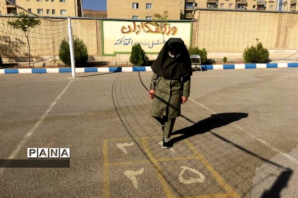 حضور پرشور دانش‌آموزان در مدرسه مرضیه شهرکرد