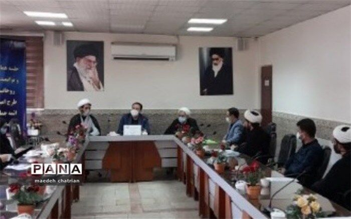 جلسه هماهنگی و توانمندسازی روحانیون طرح امین و ائمه جماعات مدارس در قرچک