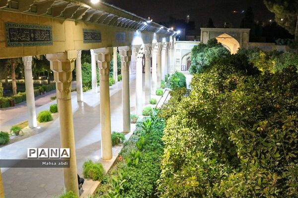 آرامگاه شاعر اهل راز حافظ شیرازی