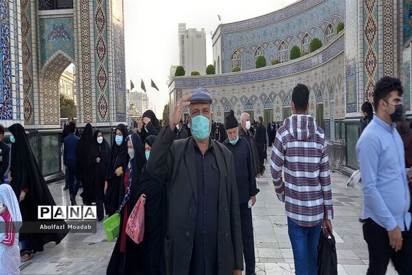 عزاداری پرشور زائرین و مجاورین مشهد مقدس در روز شهادت امام رضا(ع)