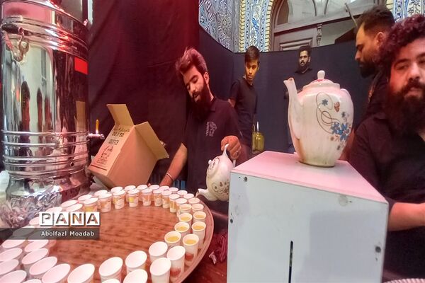 عزاداری پرشور زائرین و مجاورین مشهد مقدس در روز شهادت امام رضا(ع)