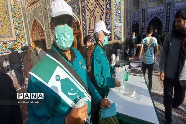 عزاداری پرشور زائرین و مجاورین مشهد مقدس در روز شهادت امام رضا(ع)