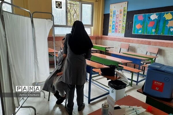 واکسیناسیون دانش‌آموزان شهرستان دماوند