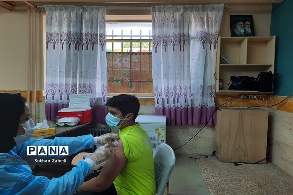 واکسیناسیون دانش‌آموزان رودهن