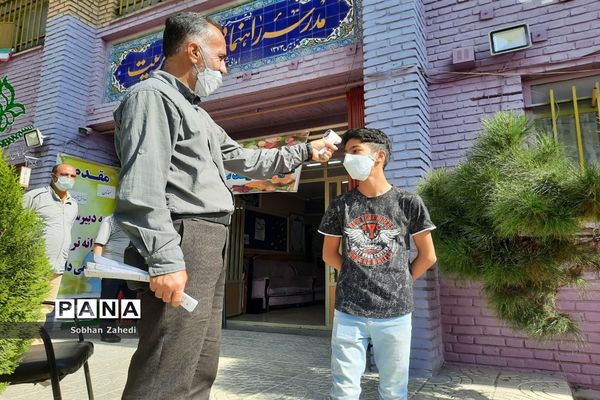 واکسیناسیون دانش‌آموزان رودهن