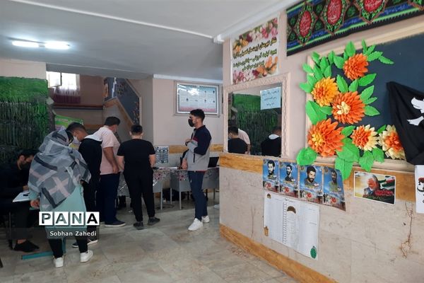 واکسیناسیون دانش‌آموزان رودهن