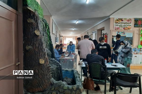 واکسیناسیون دانش‌آموزان رودهن