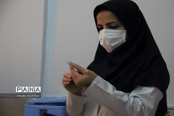 واکسیناسیون دانش‌آموزان مدارس ناحیه یک ری