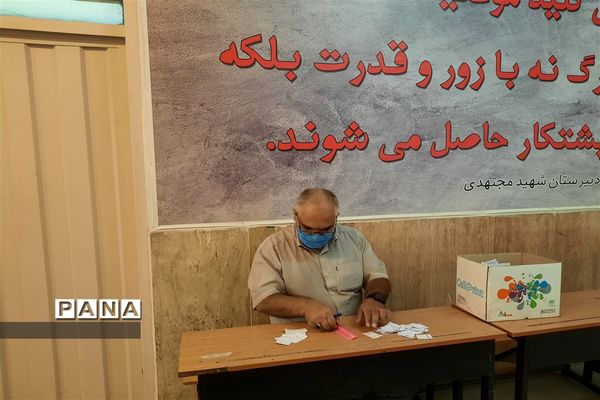 اجرای طرح واکسیناسیون دانش‌آموزی در ۵ حوزه منطقه ۱۵