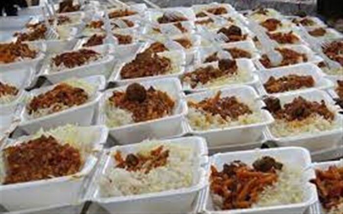 توزیع بیش از 500 پرس غذای گرم بین  نیازمندان بردسکن