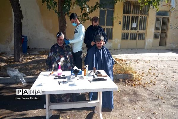 برپایی غرفه‌های مهربانی و کمک‌های مومنانه درمحله کیانشهر منطقه ۱۵