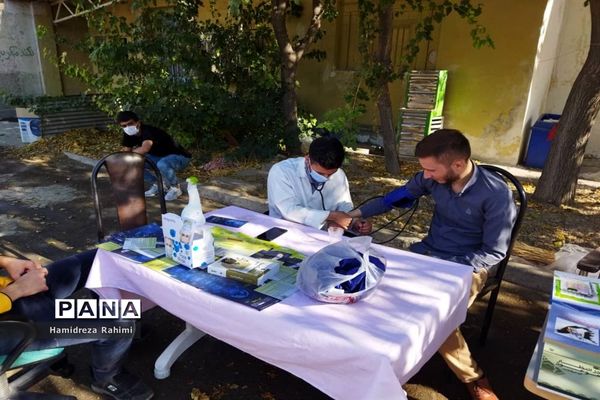 برپایی غرفه‌های مهربانی و کمک‌های مومنانه درمحله کیانشهر منطقه ۱۵