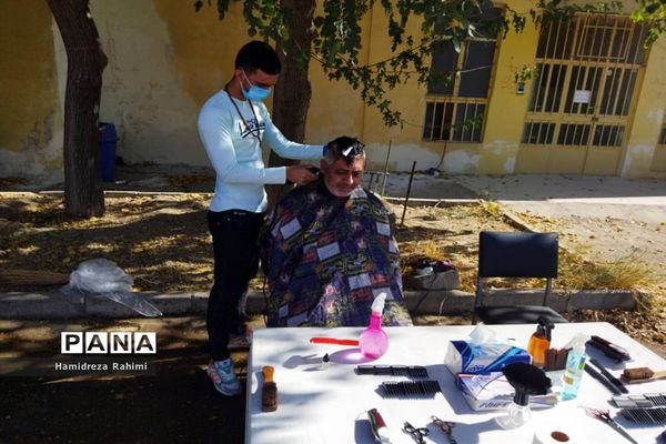 برپایی غرفه‌های مهربانی و کمک‌های مومنانه درمحله کیانشهر منطقه ۱۵