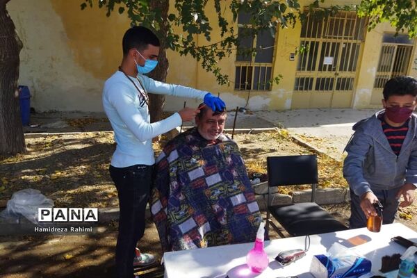 برپایی غرفه‌های مهربانی و کمک‌های مومنانه درمحله کیانشهر منطقه ۱۵
