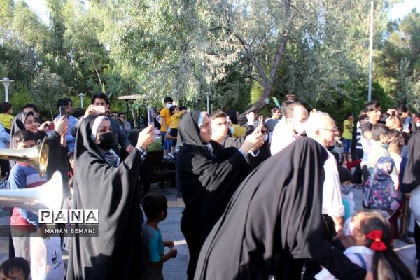 «شادپیمایی عروسک ها» به مناسبت هفته ملی کودک در قم