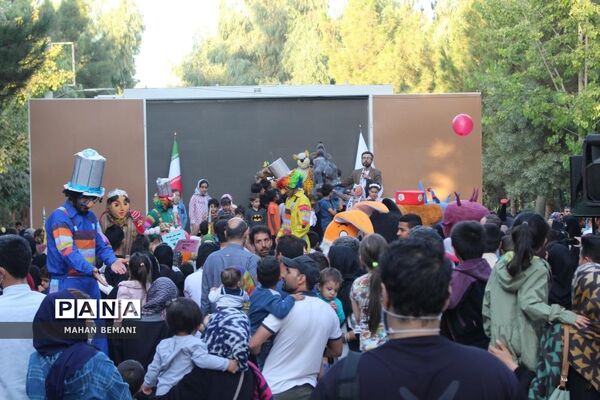 «شادپیمایی عروسک ها» به مناسبت هفته ملی کودک در قم
