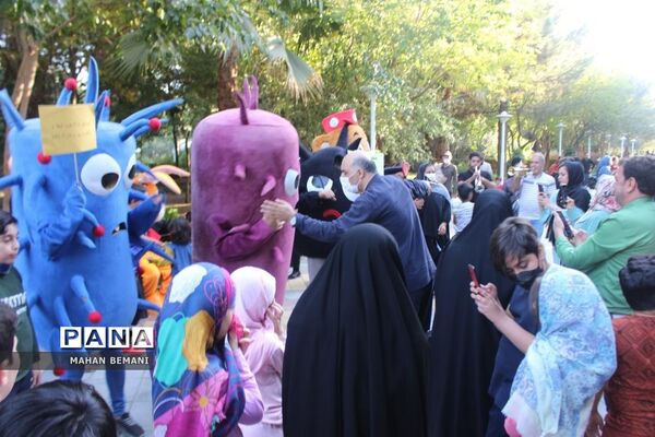 «شادپیمایی عروسک ها» به مناسبت هفته ملی کودک در قم