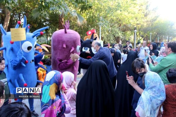 «شادپیمایی عروسک ها» به مناسبت هفته ملی کودک در قم