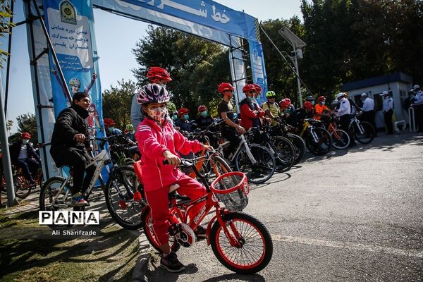 نهمین دوره همایش دوچرخه سواری همیاران پلیس