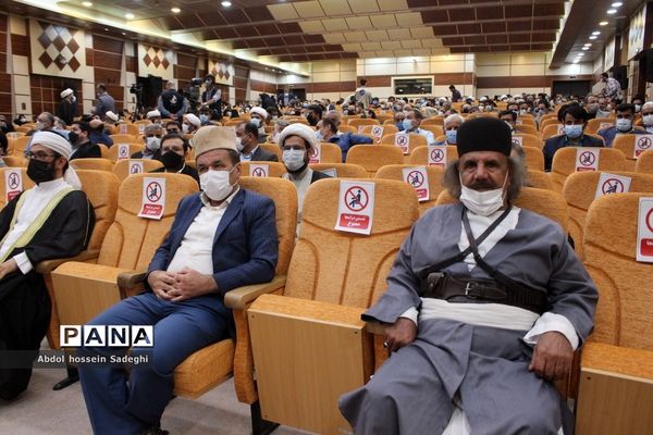 دیدار رئیس جمهوری با نخبگان ، علما ، خانواده شهدا ، ایثارگران و جمعی از اقشار مختلف مردم استان بوشهر