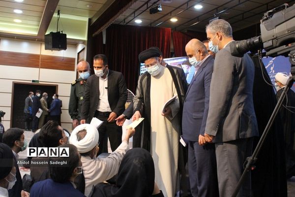 دیدار رئیس جمهوری با نخبگان ، علما ، خانواده شهدا ، ایثارگران و جمعی از اقشار مختلف مردم استان بوشهر