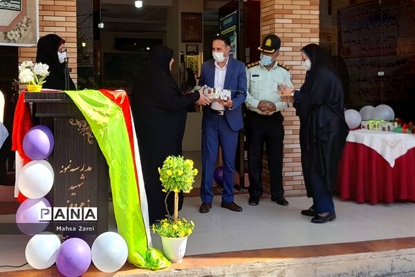 برگزاری مراسم تجلیل از دانش‌آموزان حائز رتبه دبیرستان شهید زهره‌وند