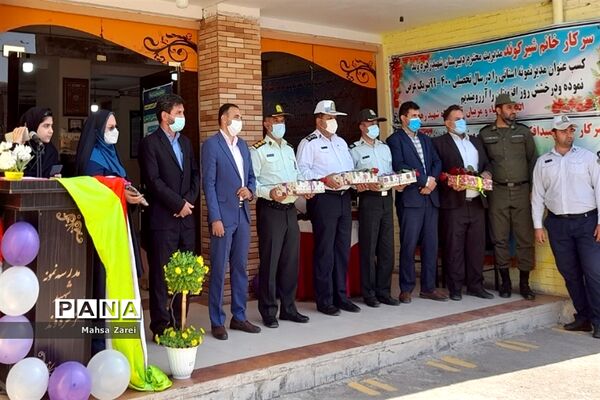 برگزاری مراسم تجلیل از دانش‌آموزان حائز رتبه دبیرستان شهید زهره‌وند