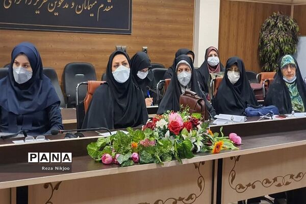 نشست هم‌اندیشی مدیران متوسطه بهارستان یک