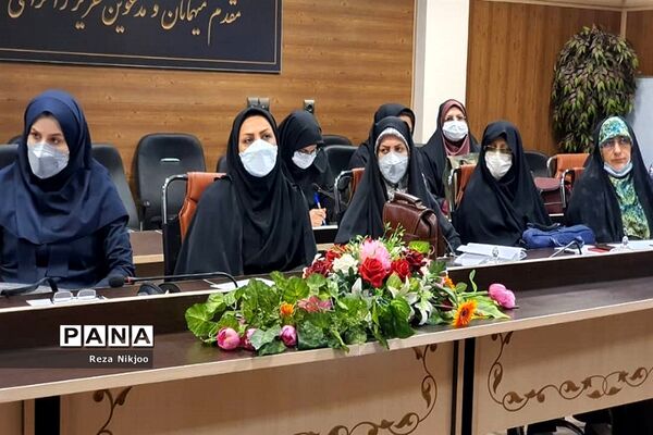 نشست هم‌اندیشی مدیران متوسطه بهارستان یک