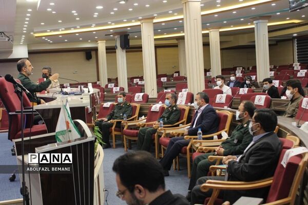 تجلیل از دانش‌آموزان رتبه دوم کشوری لیگ علمی پایا در قم