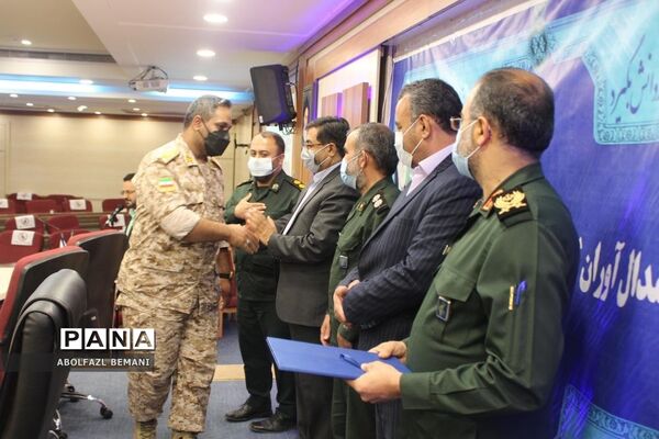 تجلیل از دانش‌آموزان رتبه دوم کشوری لیگ علمی پایا در قم