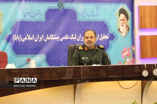 تجلیل از دانش‌آموزان رتبه دوم کشوری لیگ علمی پایا در قم