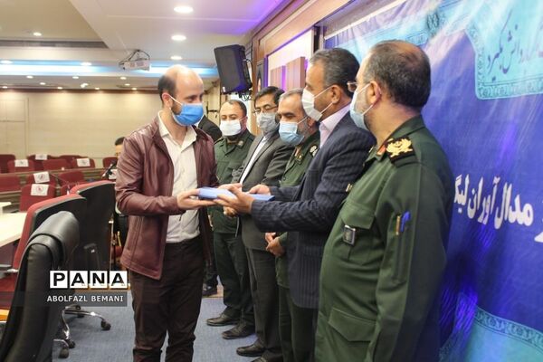 تجلیل از دانش‌آموزان رتبه دوم کشوری لیگ علمی پایا در قم