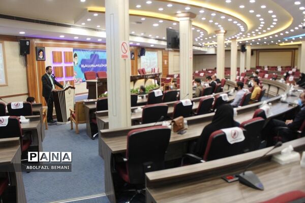 تجلیل از دانش‌آموزان رتبه دوم کشوری لیگ علمی پایا در قم