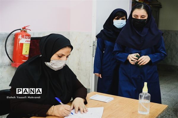 واکسیناسیون دانش‌‍آموزان در شهرستان امیدیه