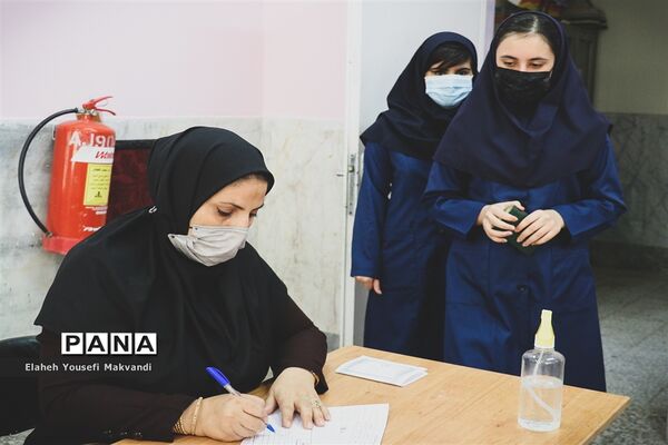 واکسیناسیون دانش‌‍آموزان در شهرستان امیدیه