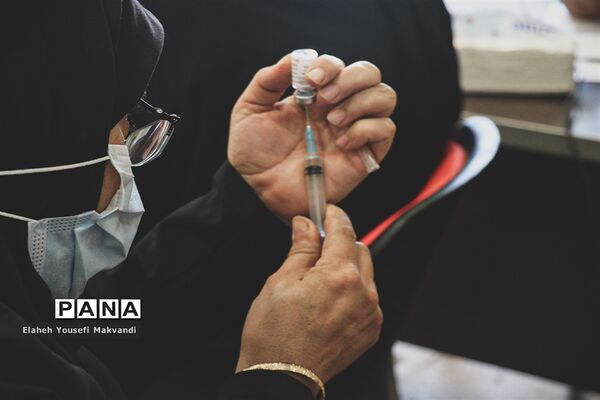 واکسیناسیون دانش‌‍آموزان در شهرستان امیدیه