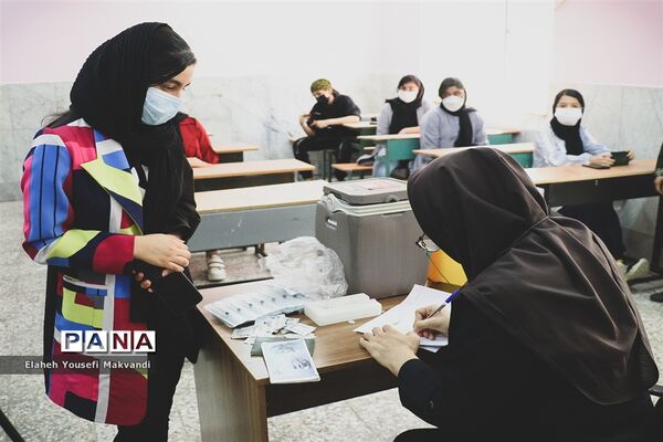 واکسیناسیون دانش‌‍آموزان در شهرستان امیدیه