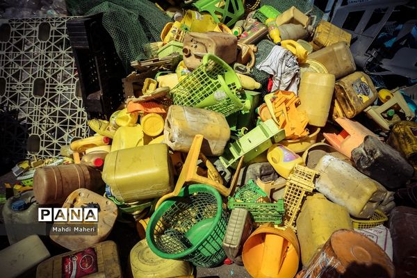 جایی میان زباله‌ها