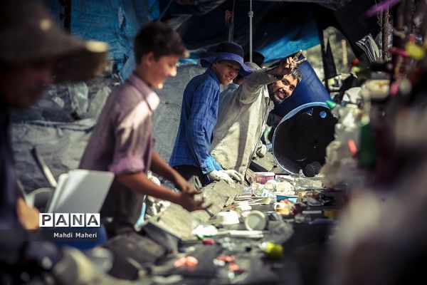 جایی میان زباله‌ها