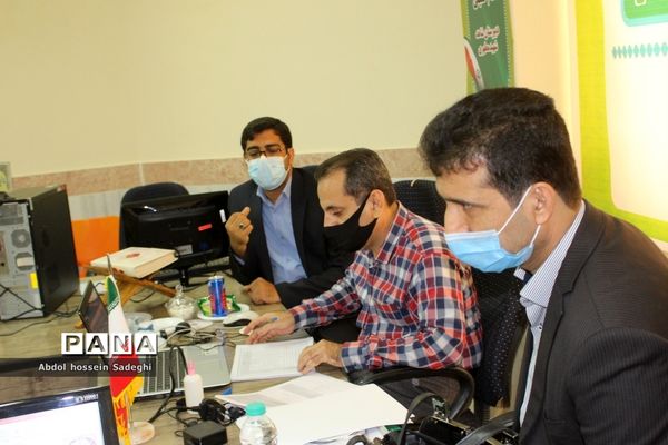 بازدید معاون پرورشی بوشهر  از آثار ارسالی اولین جشنواره مفلحون