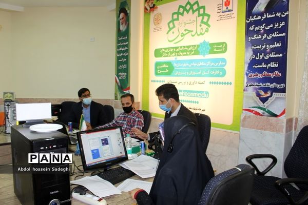 بازدید معاون پرورشی بوشهر  از آثار ارسالی اولین جشنواره مفلحون